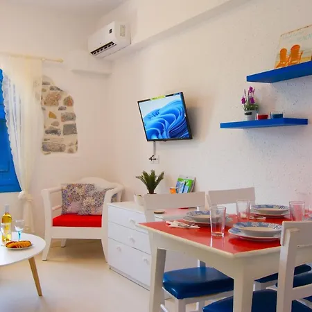 Eleftheria Sea Side Traditional House *